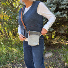 Load image into Gallery viewer, Essential Pouch - Brazeau