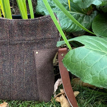 Load image into Gallery viewer, Lismore, Compass Bag - small