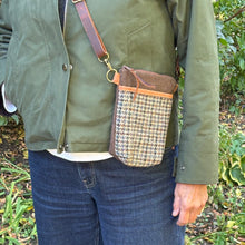 Load image into Gallery viewer, Essential Pouch - Fisher