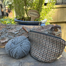 Load image into Gallery viewer, Quarry Pouch, small - Hefty