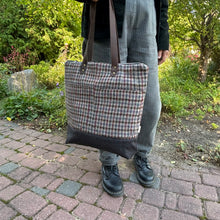 Load image into Gallery viewer, Duffy Tote Bag, large - Brody