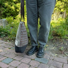 Load image into Gallery viewer, Duffy Tote Bag, large - Brody