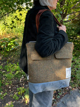 Load image into Gallery viewer, Duffy Tote Bag, large - Evander