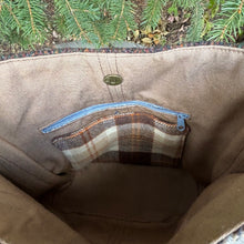 Load image into Gallery viewer, Lismore, Compass Bag - small