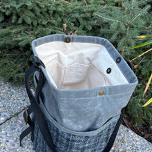 Load image into Gallery viewer, Naito Bucket Bag - Moet