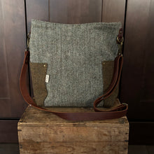 Load image into Gallery viewer, Baleshare, Compass Bag - large