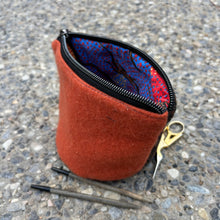 Load image into Gallery viewer, Quarry Pouch, small - Dumpie