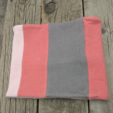 Load image into Gallery viewer, Cashmere, neckwarmer - chickadee