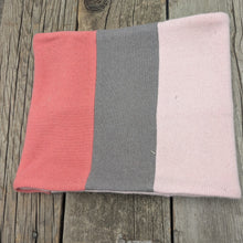 Load image into Gallery viewer, Cashmere, neckwarmer - chickadee