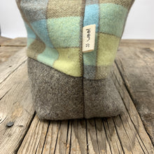 Load image into Gallery viewer, Drawstring, medium - 'Isobar'