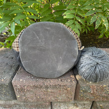 Load image into Gallery viewer, Quarry Pouch, large - Husky
