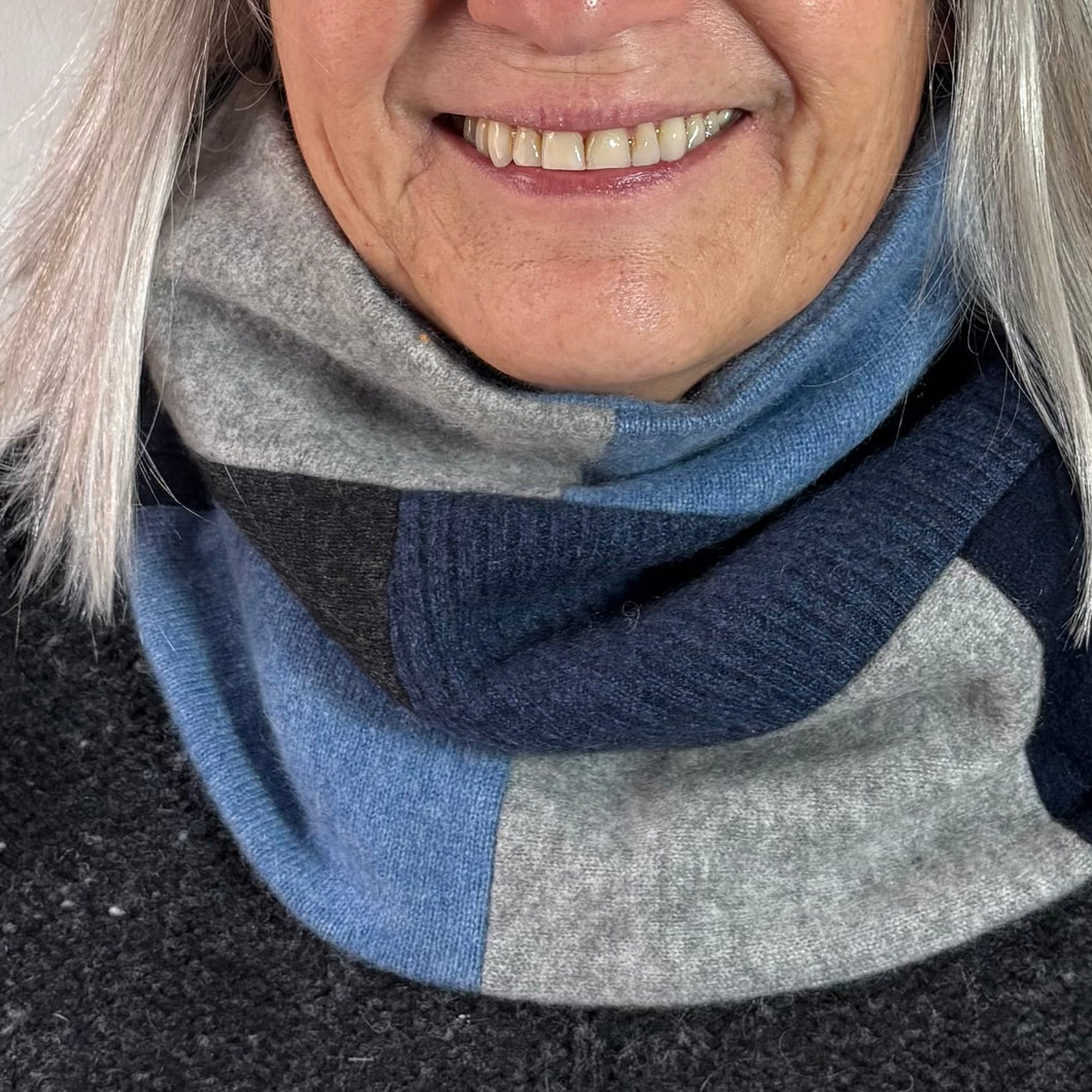 Cashmere, neckwarmer - Woodpecker (large-ish)