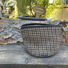 Load image into Gallery viewer, Quarry Pouch, small - Hefty
