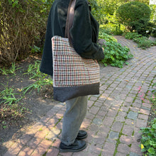 Load image into Gallery viewer, Duffy Tote Bag, large - Brody
