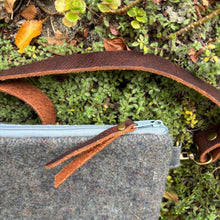 Load image into Gallery viewer, Essential Pouch - Brazeau
