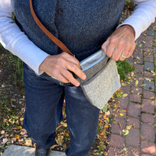 Load image into Gallery viewer, Essential Pouch - Brazeau
