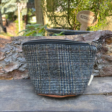 Load image into Gallery viewer, Quarry Pouch, small - Lardy
