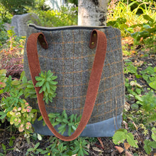 Load image into Gallery viewer, Duffy Tote Bag, large - Evander
