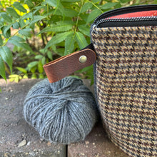 Load image into Gallery viewer, Quarry Pouch, large - Husky
