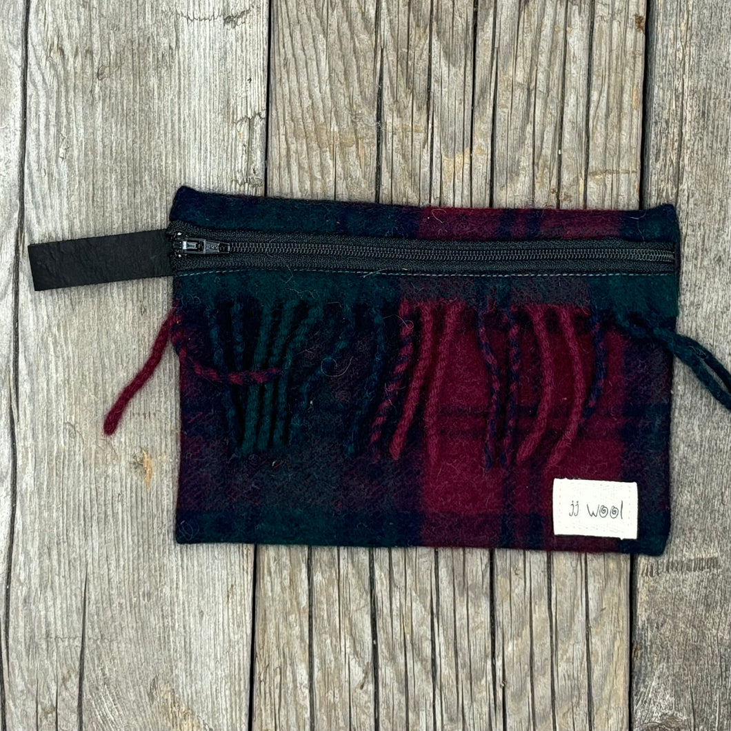 Zip case, fringed - 'Navy Red Purple' Plaid