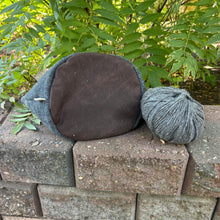 Load image into Gallery viewer, Quarry Pouch, large - Portly
