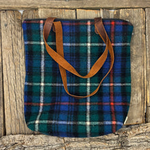 Load image into Gallery viewer, Minto, Lumber Duff Oversize Tote Bag
