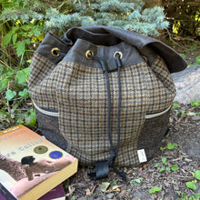 Load image into Gallery viewer, Bee Balm Back Pack - Mason
