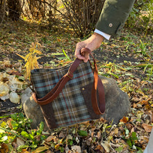 Load image into Gallery viewer, Compass Bag, small - Tiree
