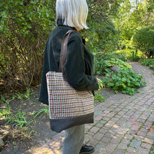 Load image into Gallery viewer, Duffy Tote Bag, large - Brody
