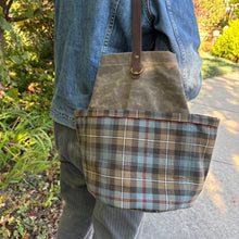 Load image into Gallery viewer, Naito Bucket Bag - Perignon
