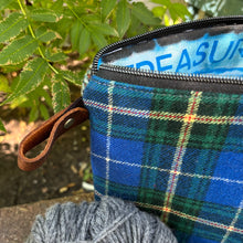 Load image into Gallery viewer, Quarry Pouch, large - Plump
