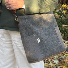 Load image into Gallery viewer, Compass Bag, large - Coll
