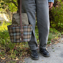 Load image into Gallery viewer, Naito Bucket Bag - Perignon
