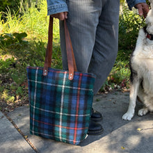 Load image into Gallery viewer, Lumber Duff Tote Bag, huge! - Minto

