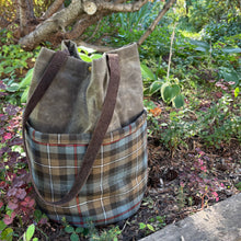 Load image into Gallery viewer, Naito Bucket Bag - Perignon
