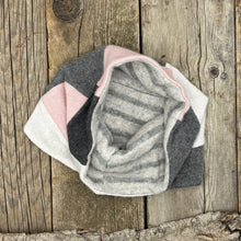 Load image into Gallery viewer, Cashmere, neckwarmer - Snow Finch
