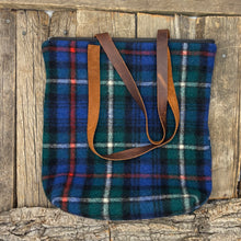 Load image into Gallery viewer, Minto, Lumber Duff Oversize Tote Bag
