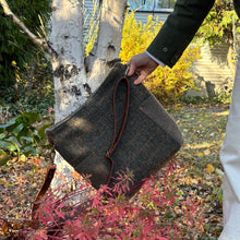 Load image into Gallery viewer, Compass Bag, large - Coll
