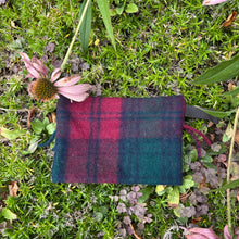 Load image into Gallery viewer, Zip Case, fringed - Raspberry
