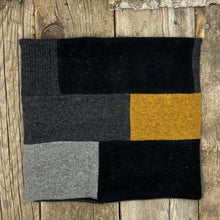 Load image into Gallery viewer, Cashmere, neckwarmer - Turtledove (large-ish)

