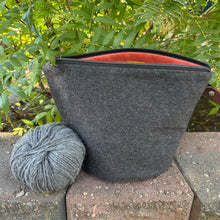 Load image into Gallery viewer, Quarry Pouch, large - Husky
