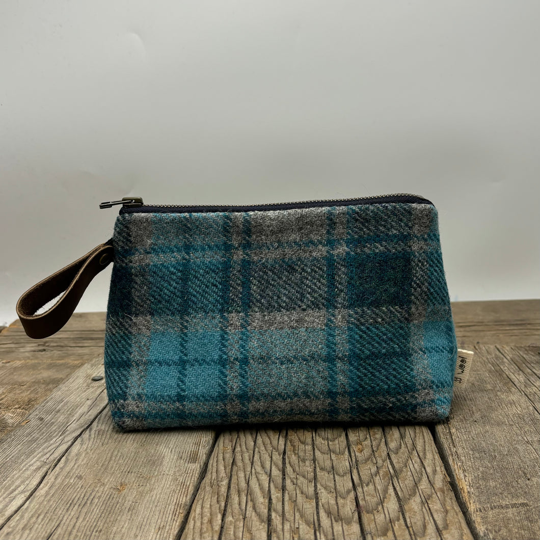 Zip Case, medium - Irish Tea Towel liner