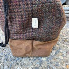 Load image into Gallery viewer, Drawstring Project Bag, large - Raining

