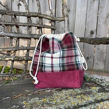 Load image into Gallery viewer, Drawstring Project Bag, medium - Dew
