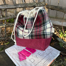 Load image into Gallery viewer, Drawstring Project Bag, medium - Dew
