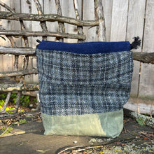 Load image into Gallery viewer, Drawstring Project Bag, medium - Pouring
