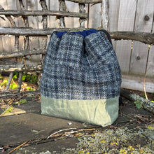 Load image into Gallery viewer, Drawstring Project Bag, medium - Pouring
