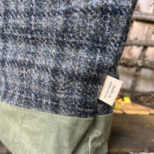Load image into Gallery viewer, Drawstring Project Bag, medium - Pouring

