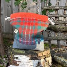Load image into Gallery viewer, Drawstring Project Bag, small - Mist
