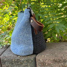 Load image into Gallery viewer, Quarry Pouch, large - Tubby
